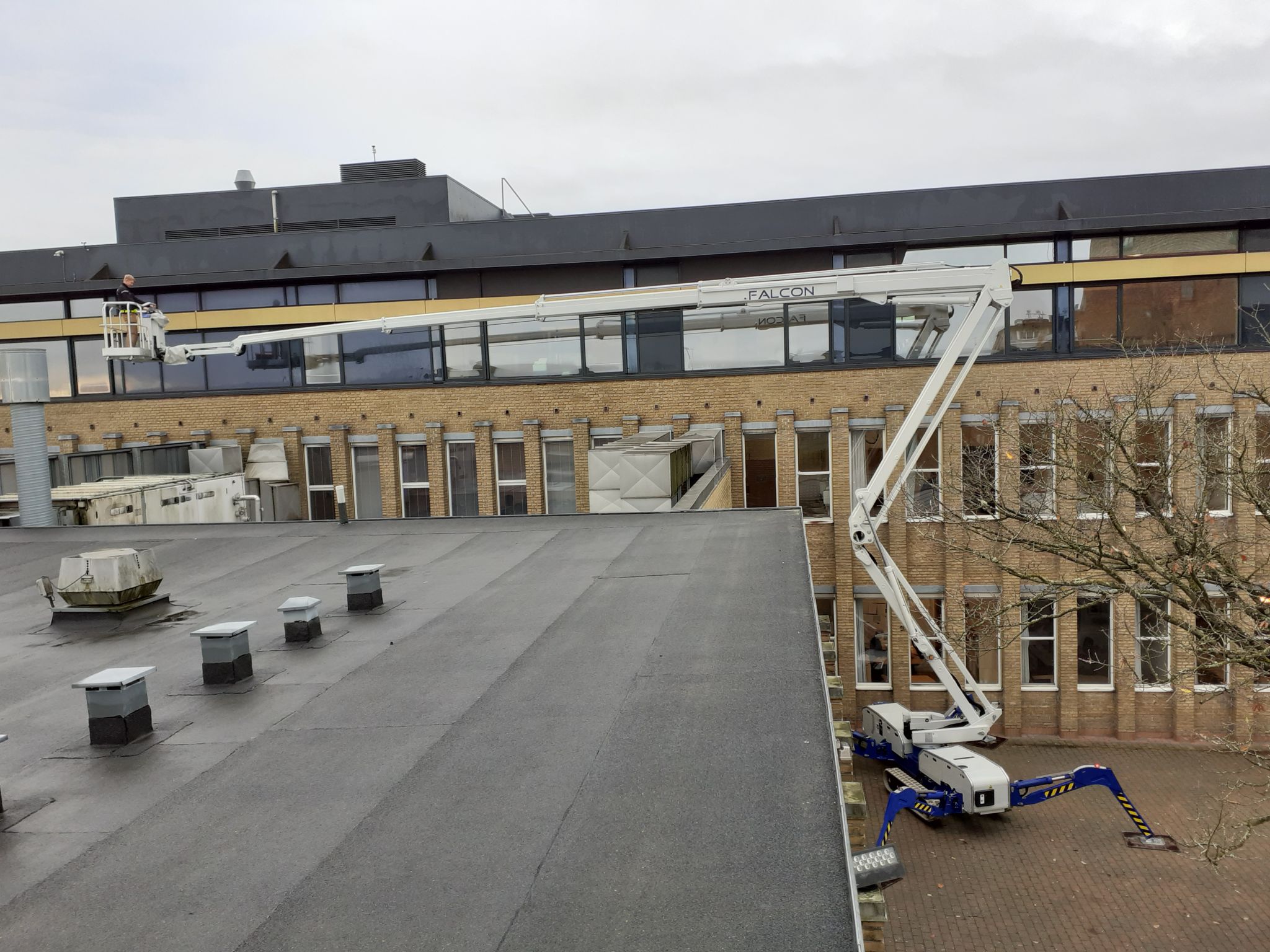 Ny Falcon 330Z lift løser kompleks opgave for Jakob Tømrerfirma