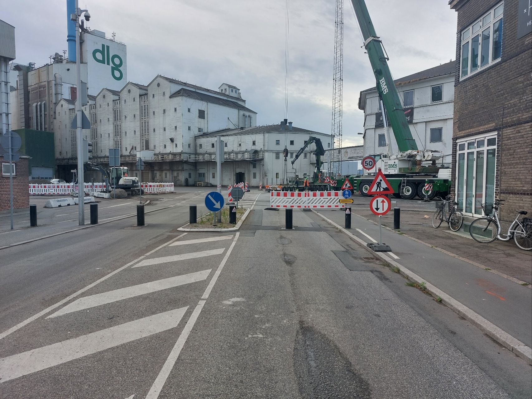 Liftservice sikrer arbejdsområde for BMS med skiltevogn - billede 5