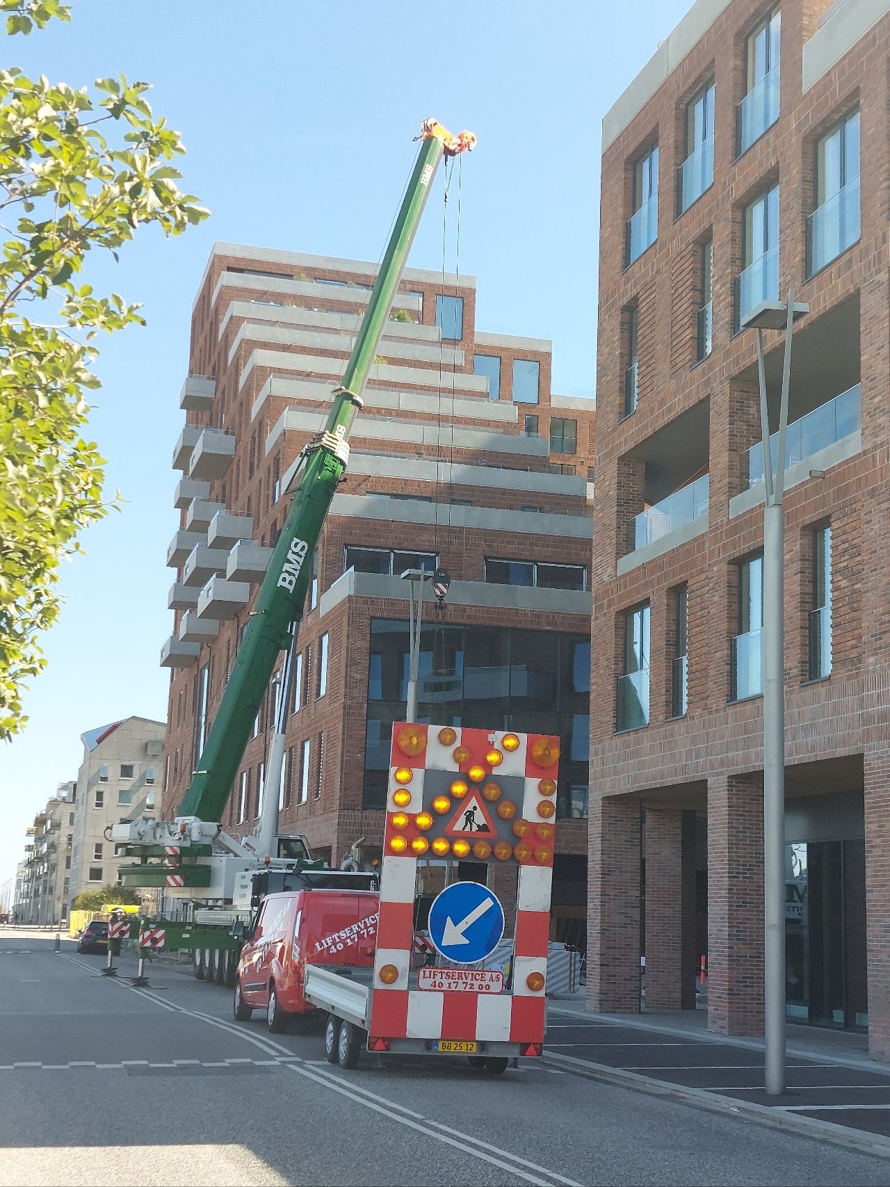 Sikker hejsning af køkken til 10. etage i samarbejde med BMS