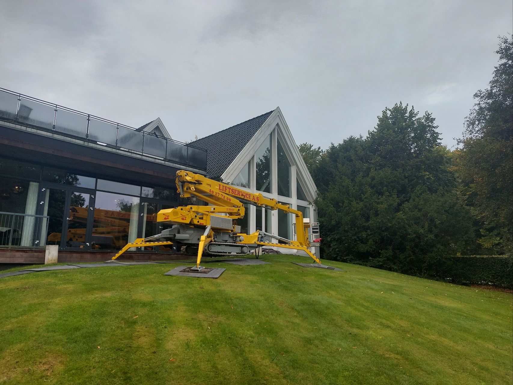 Maleropgave i kuperet terræn løst med 25 meter bæltelift - billede 2