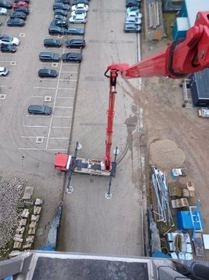 Liftservice i aktion på Aarhus Havn efter stormskader - billede 2