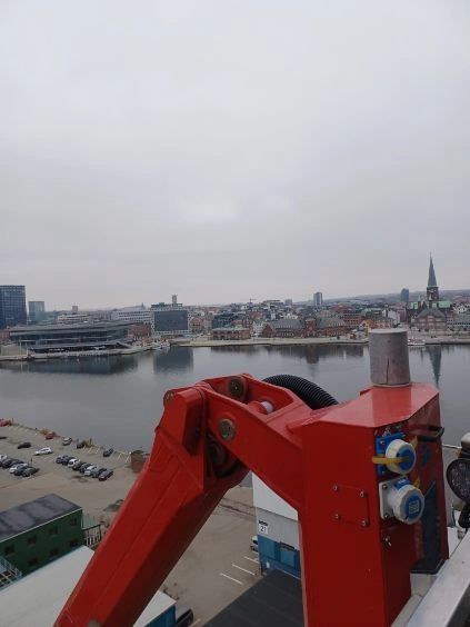 Liftservice i aktion på Aarhus Havn efter stormskader - billede 4