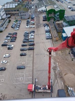 Liftservice i aktion på Aarhus Havn efter stormskader