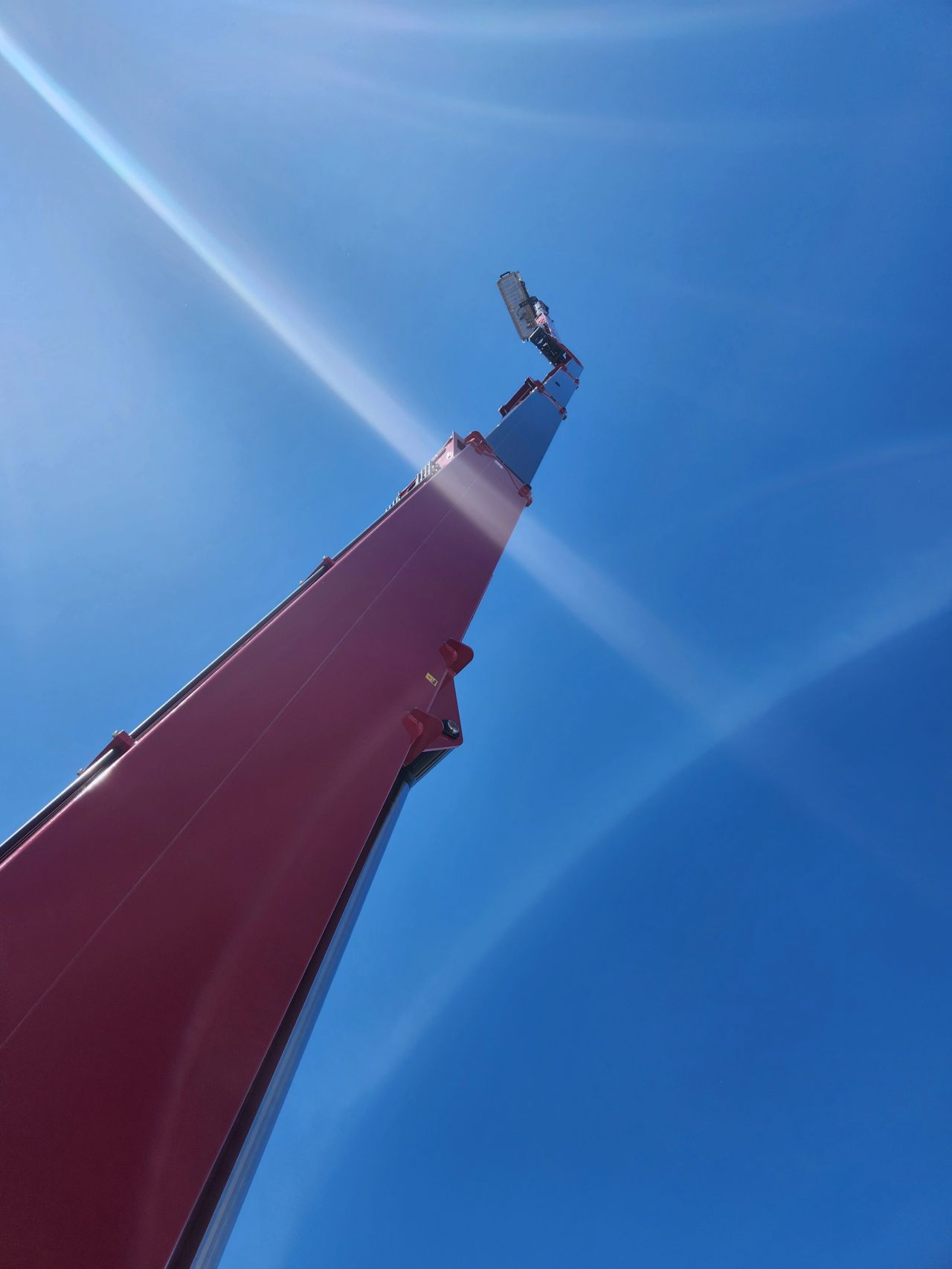 Liftservice på liftmesse i Slagelse: Tester ny 40m Hinowa - billede 4