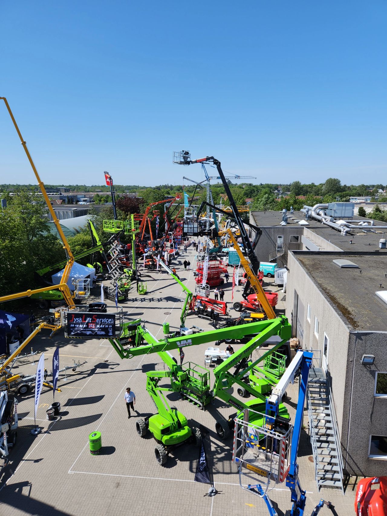 Liftservice på liftmesse i Slagelse: Tester ny 40m Hinowa
