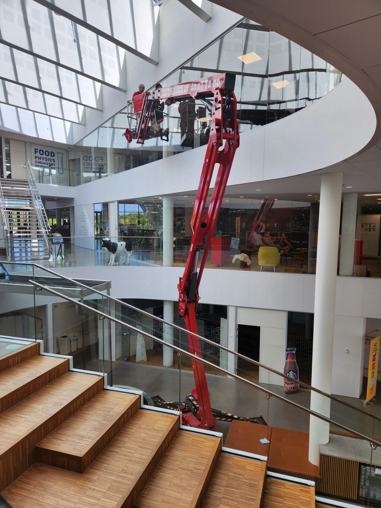 Liftservice løser specialopgave hos Arla Food i Viby - billede 5