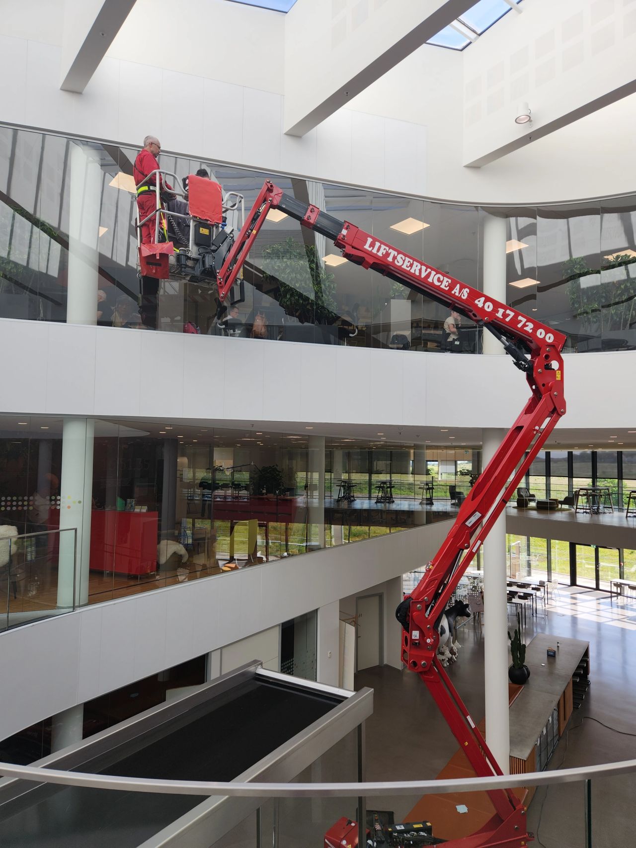 Liftservice løser specialopgave hos Arla Food i Viby