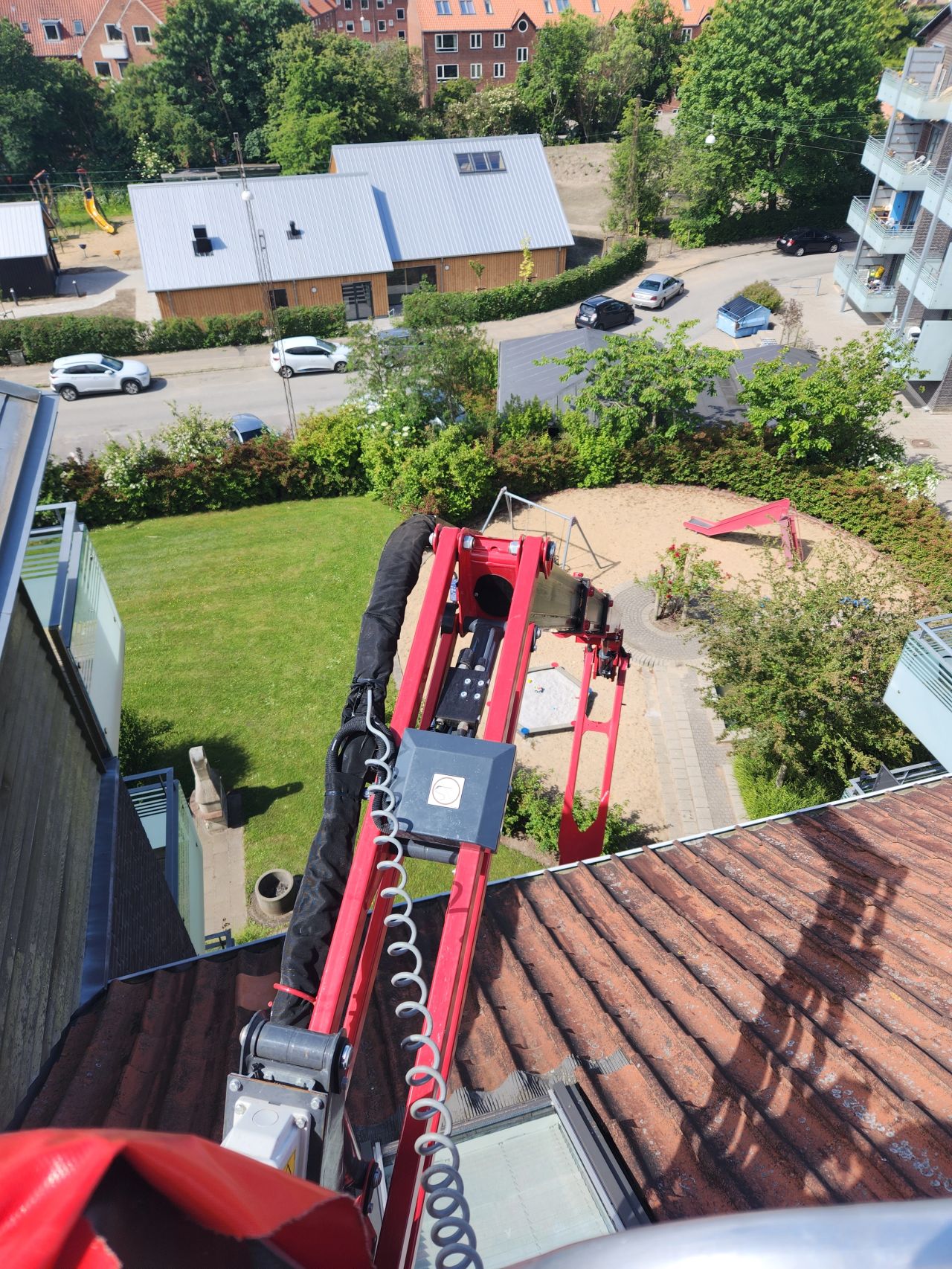 Hinowa lift i aktion ved specialopgave i Aarhus Nord