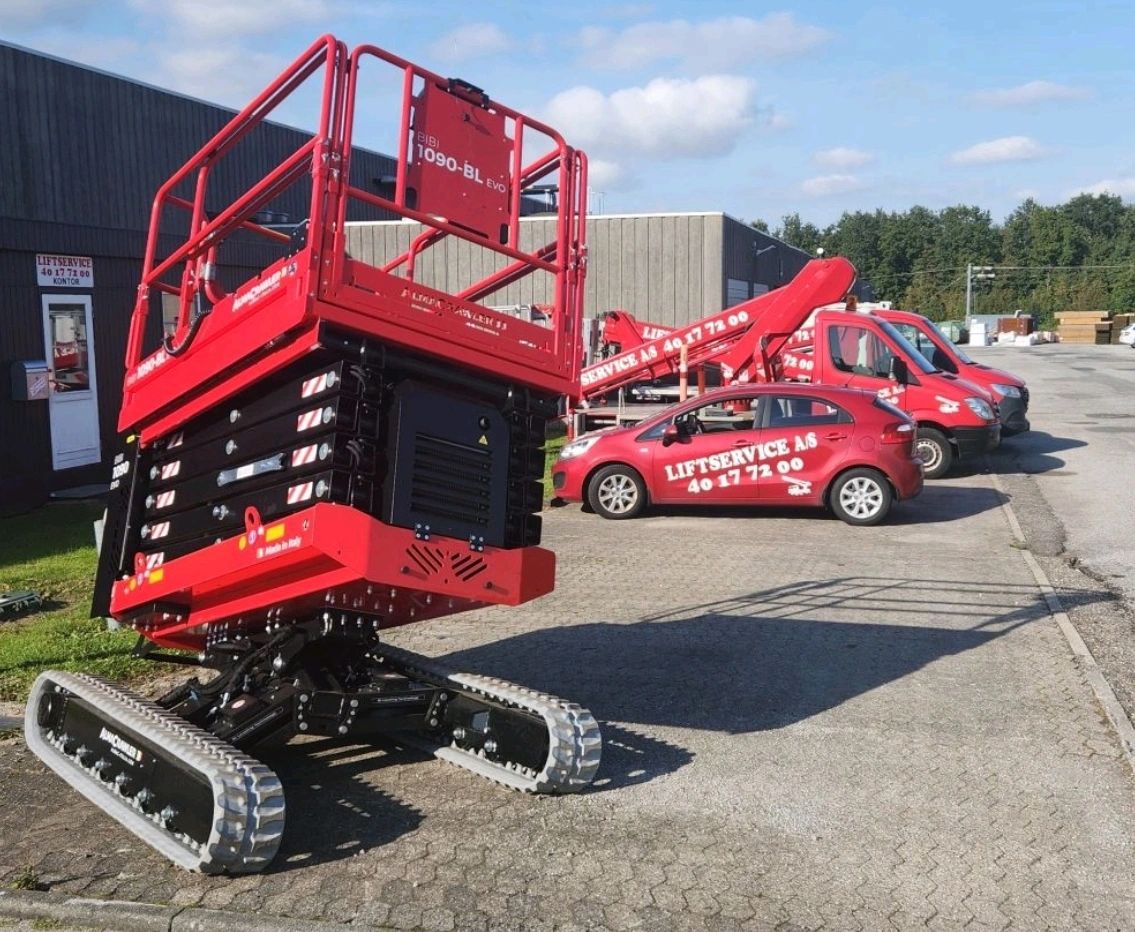 Ny 10-meter Bibi saxlift klarer selv det sværeste terræn - billede 2